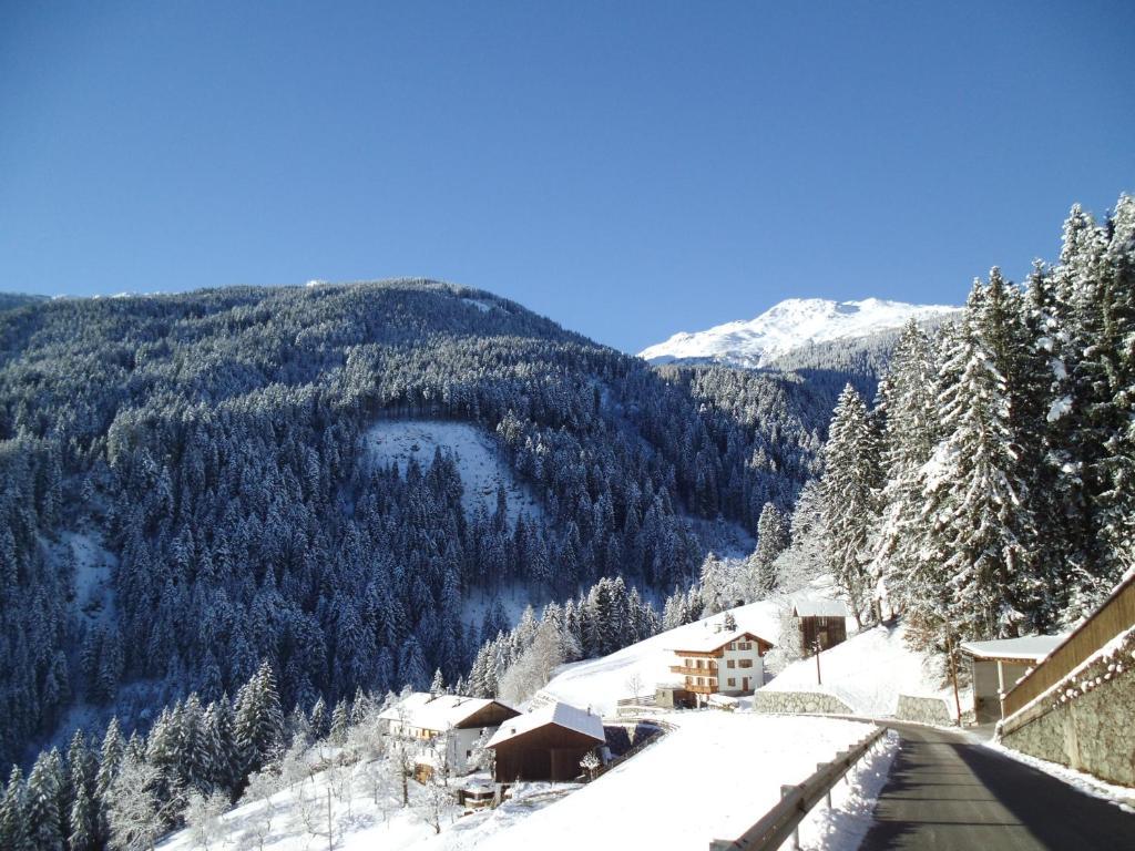 Gastehaus Rieser Hotel Ried im Zillertal Room photo